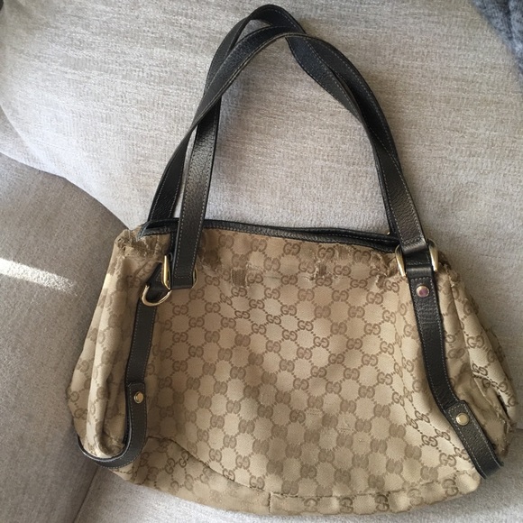 Authentic Gucci Monogram Medium Abbey Shoulder bag. - Picture 3 of 15